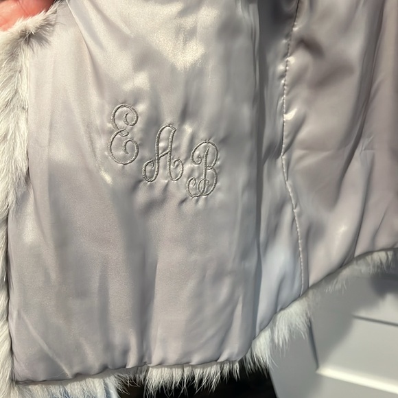 Saga Fox Fur Wite Gray Medium - Picture 9 of 11